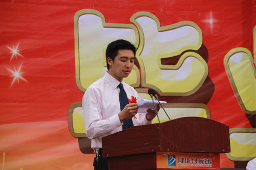 四川新华2013毕业典礼:这一天,我们毕业了