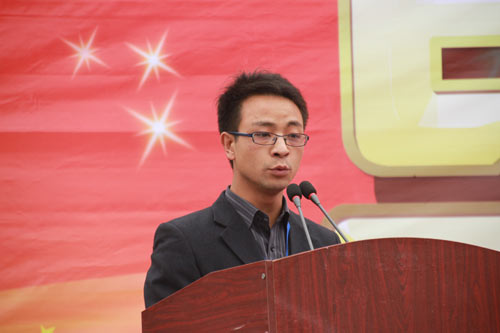 四川新华2013毕业典礼:这一天,我们毕业了