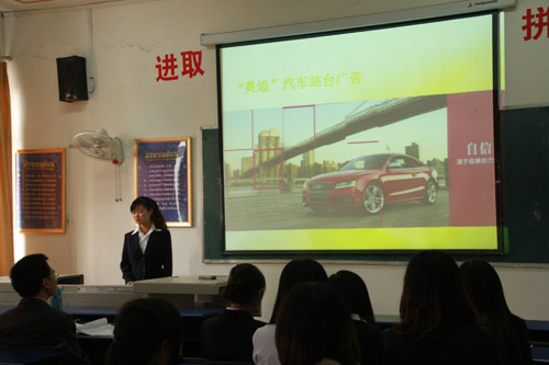 四川新华598名学生通过毕业答辩,顺利拿到电子科技大学文凭