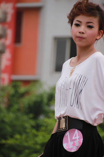 从课堂走向T台圣殿，新华学子秀出靓丽青春