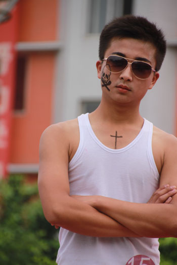 从课堂走向T台圣殿，新华学子秀出靓丽青春