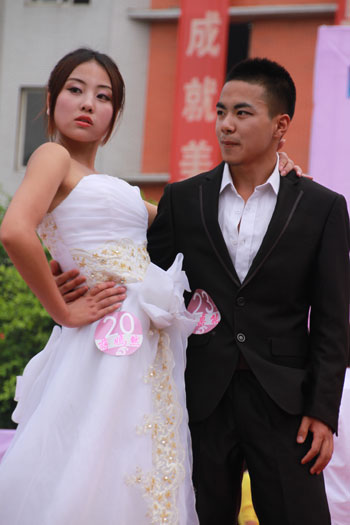 从课堂走向T台圣殿，新华学子秀出靓丽青春