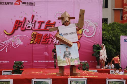 从课堂走向T台圣殿，新华学子秀出靓丽青春