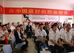 四川新华开展“树立危机意识，提升职业责任感”专场培训