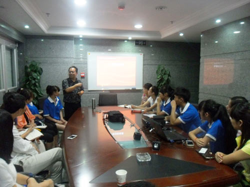 梵创家居王总与新华师生们进行专业的讲座交流
