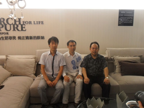 四川新华电脑学院刘老师与梵创家居王总、双流政府领导合影留念