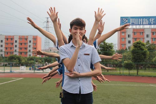 新华学子 快乐生活