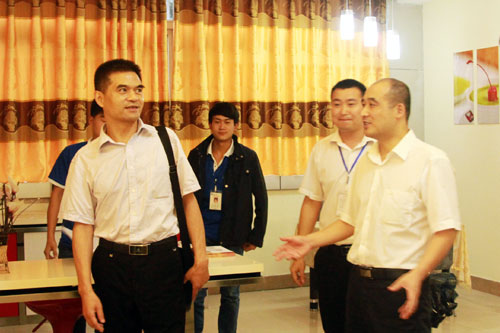 黄处长参观我校环境艺术实训群