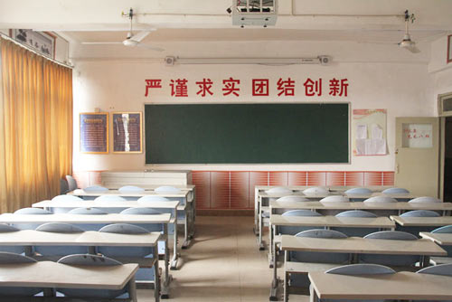 四川新华电脑学院理论教室