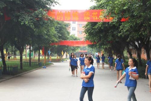 在新华，他们快乐向上