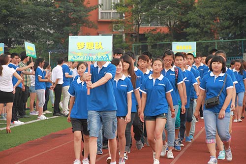 “尾货网”杯趣味运动会,新华校园乐翻天