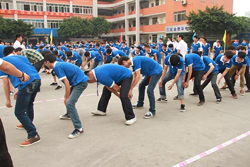“尾货网”杯趣味运动会,新华校园乐翻天
