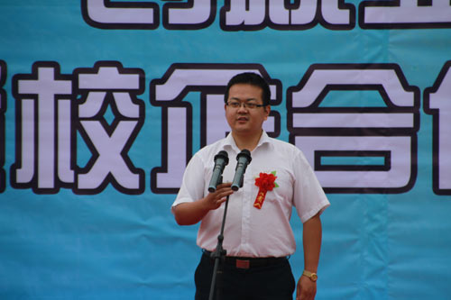 百度成都分公司张宝刚经理代表企业发言