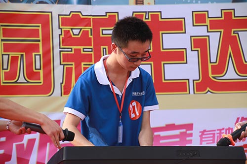 首届校园达人秀海选Day2:继续SHOW精彩