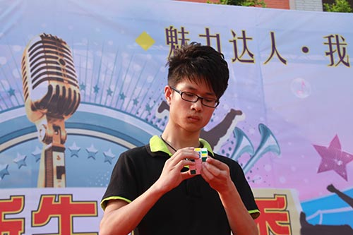 首届校园达人秀海选Day2:继续SHOW精彩