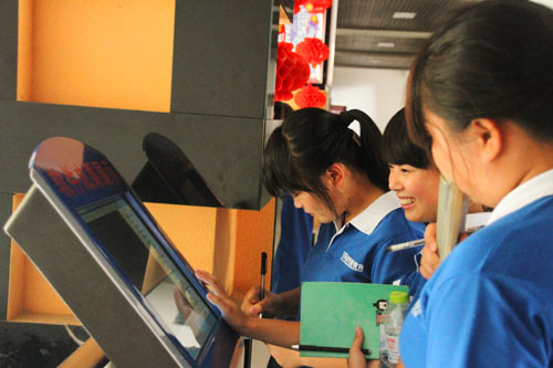 学子们的梦想才是新华的梦想