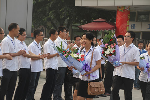 新华优秀教师李佳： 讲台上的青春