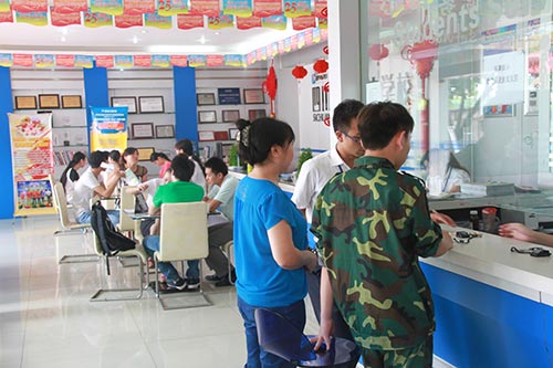 8月新生报名季,众多学子选四川新华