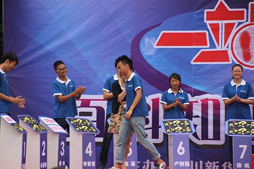 新华“一站到底”百科知识竞赛，“战”出青春风采