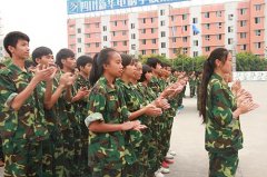 2013级新生军训汇演：英姿飒爽，青春飞扬