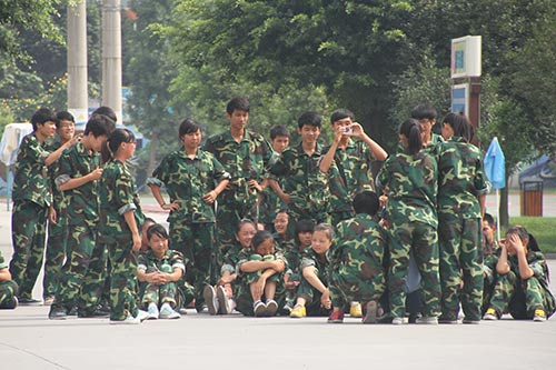 2013级新生军训汇演:英姿飒爽,青春飞扬