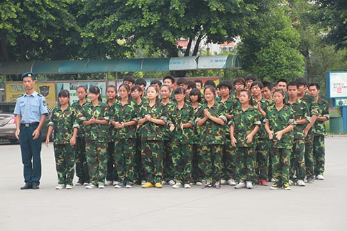 2013级新生军训汇演:英姿飒爽,青春飞扬