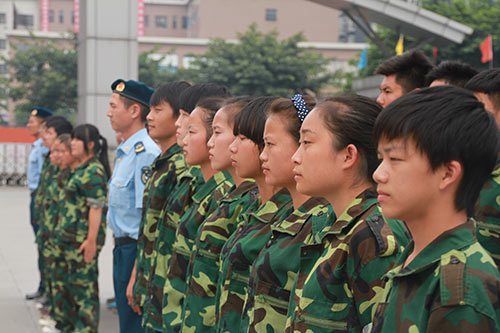 2013级新生军训汇演:英姿飒爽,青春飞扬