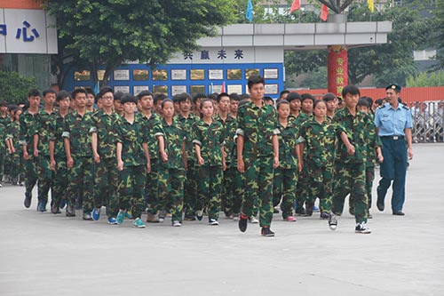 2013级新生军训汇演:英姿飒爽,青春飞扬