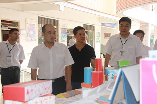 徐处长对我校广告传媒专业作品作出高度评价