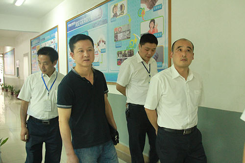 徐处长了解我校E-BOSS高级商务专业淘宝开店流程