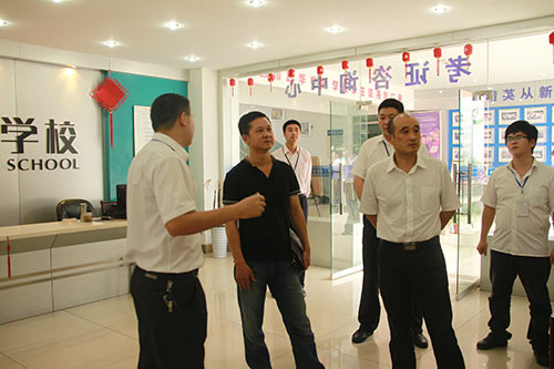 徐处长参观我校考证考试中心