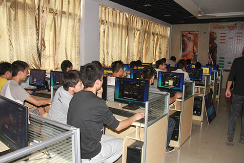 新华首届“德搜杯”英雄联盟电子竞技大赛震撼上演