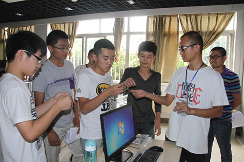 新华首届英雄联盟争霸赛尘埃落定，“拯救迷途少女”勇夺冠军