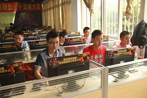 新华首届英雄联盟争霸赛尘埃落定，“拯救迷途少女”勇夺冠军