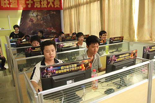 新华首届英雄联盟争霸赛尘埃落定，“拯救迷途少女”勇夺冠军