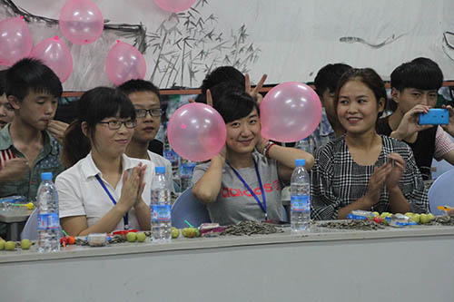 同庆中秋，师生亲如一家