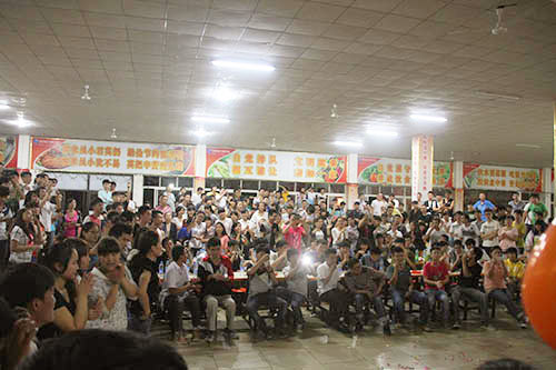 师生齐聚一堂，共庆中秋佳节