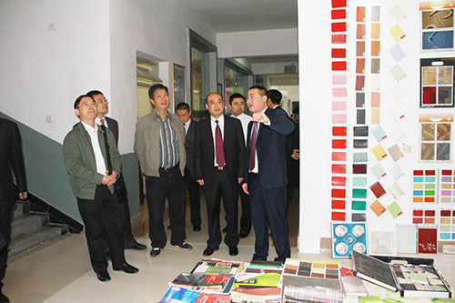 领导们参观我校环境艺术实训室