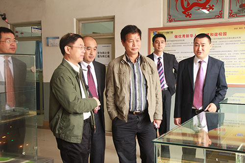 领导们对我校建筑表现专业学子作品表示高度赞扬