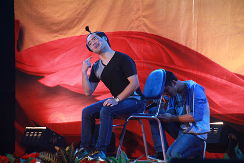 四川万通汽修学校友情演出双簧表演