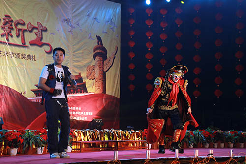 特邀节目《变脸》掀起晚会高潮