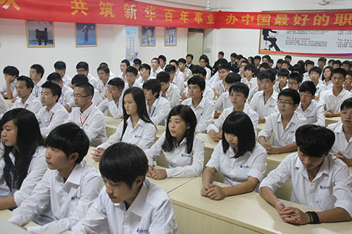 13级建筑二班、广告传媒三班开班典礼隆重举行