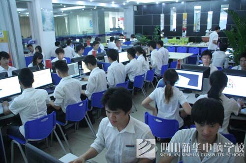 四川新华电脑学院建筑表现专业学生正在上课