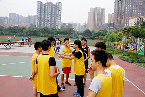 2013级新生们大有&ldquo;长江后浪推前浪&rdquo;的架势