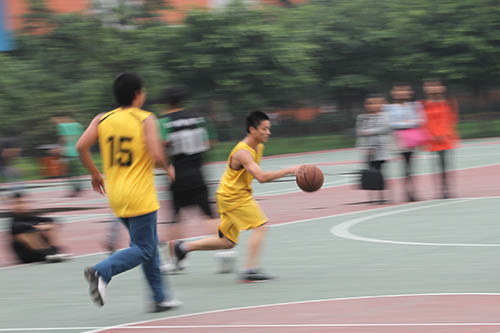 你追我赶，向快乐出发