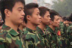 <b>这个秋天，我们一起成长——记2013级秋季新生军训</b>