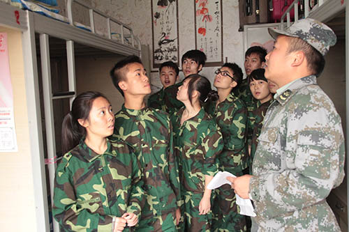 这个秋天，我们一起成长——记2013级秋季新生军训