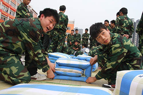 这个秋天，我们一起成长——记2013级秋季新生军训