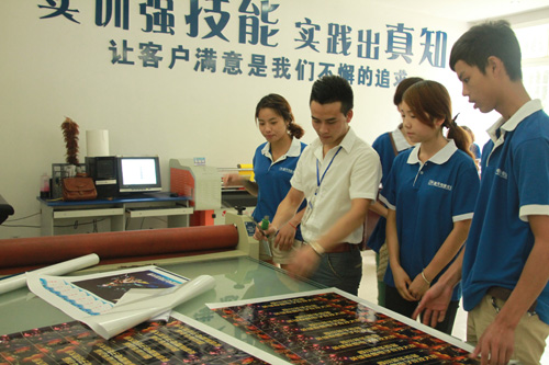 四川新华电脑学院平面实训中心 