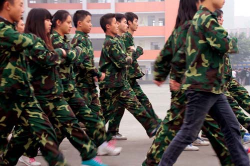 早上军训